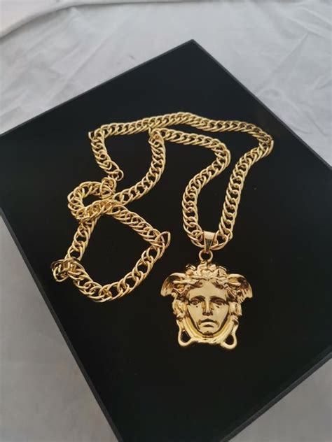 versace kette mit frauenkopf|versace necklace.